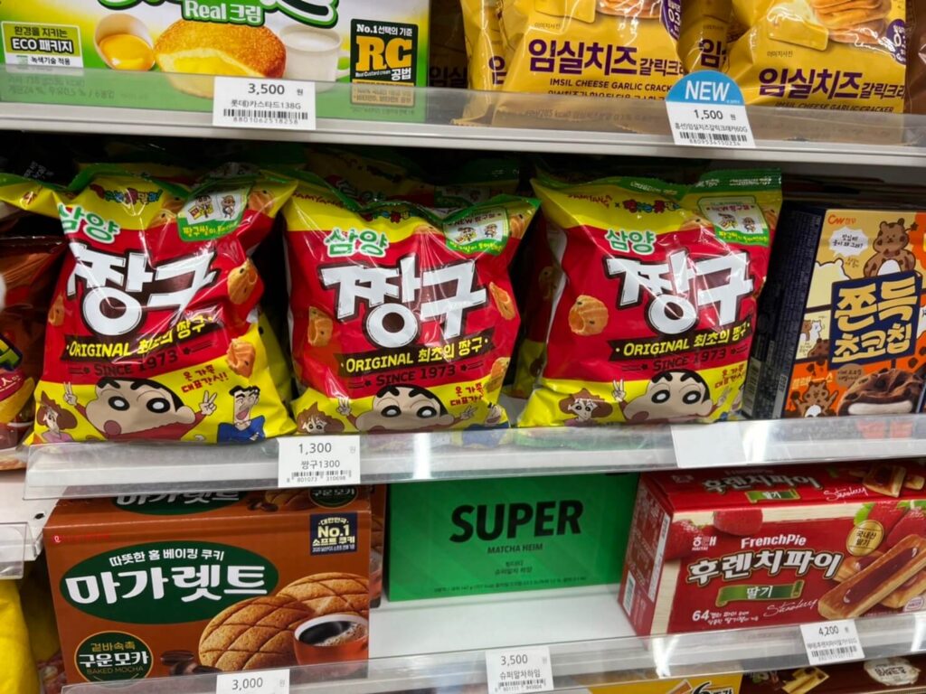 韓国で大人気のクレヨンしんちゃん(짱구)のシール付きお菓子 